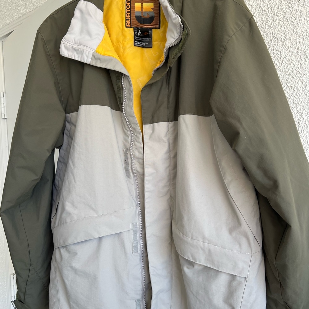 burton jacket 100% Nylon #26902